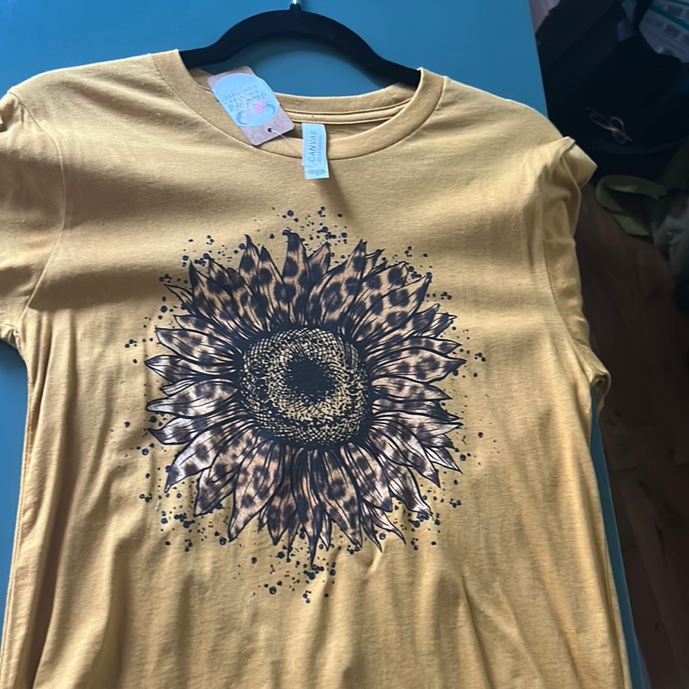Sunflower T-shirt - NWT